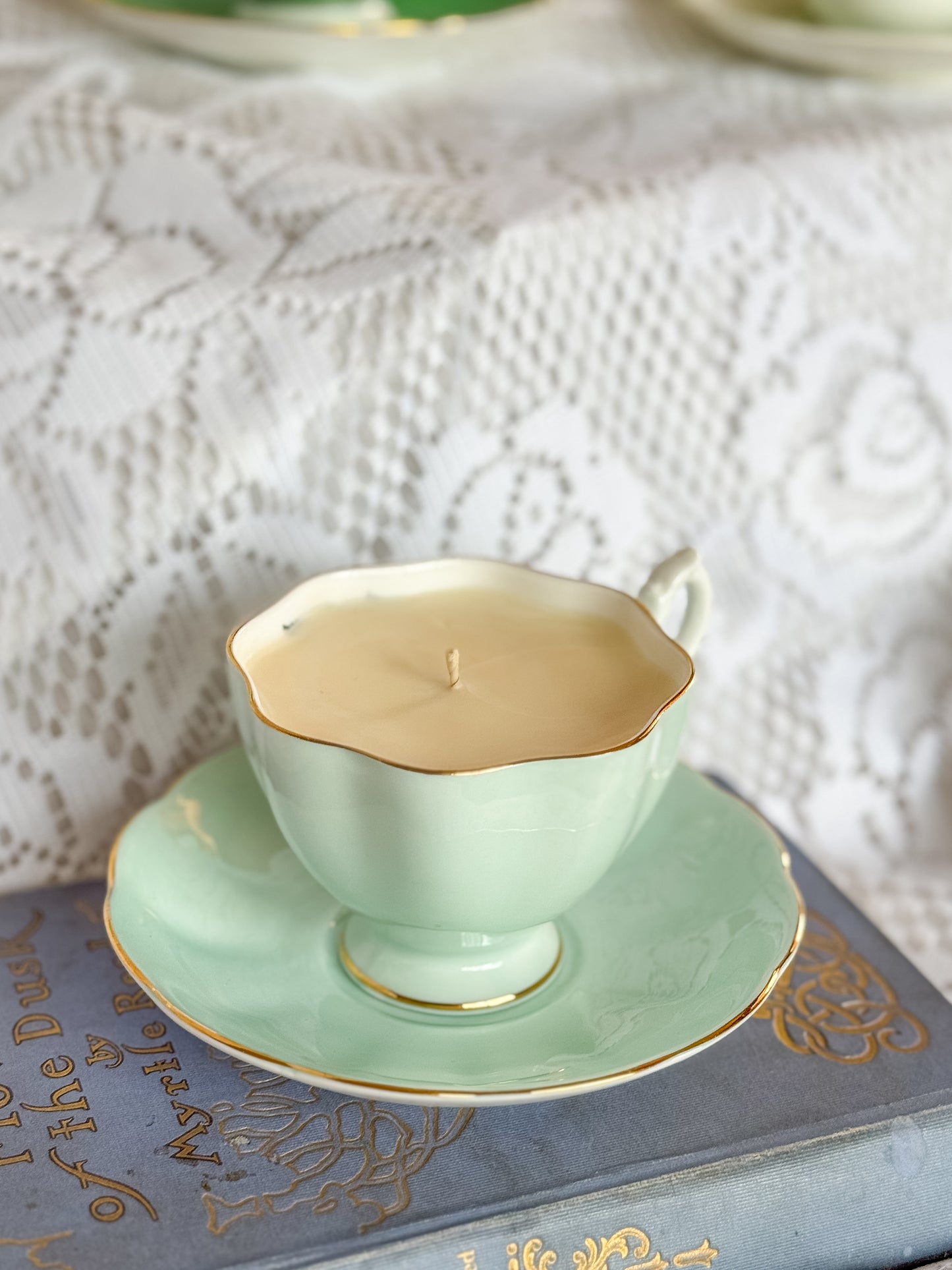 Flo - Teacup Candle