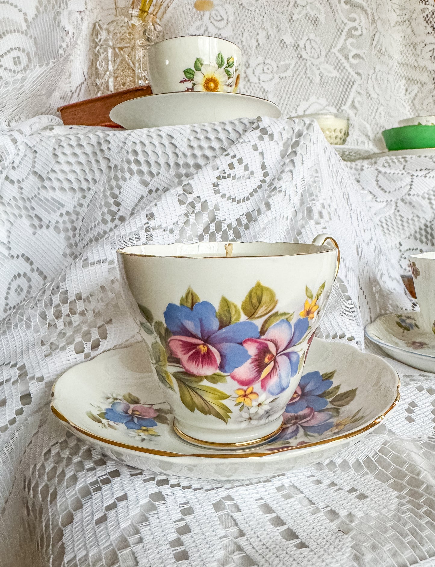Violet - Teacup Candle